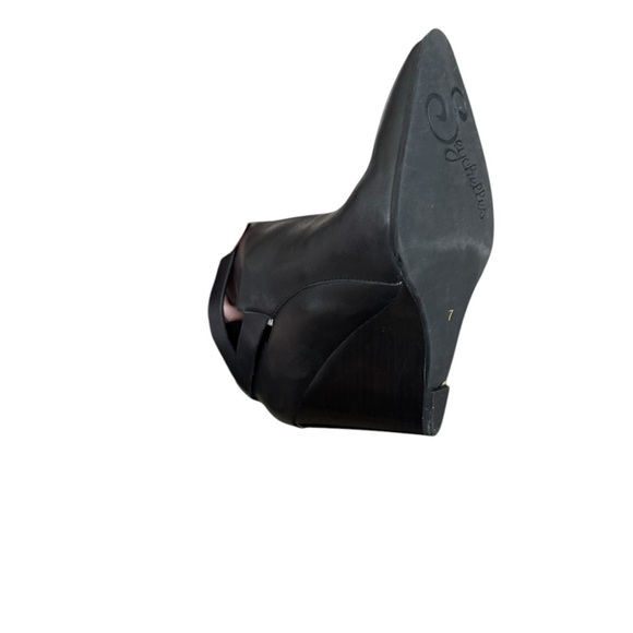 Women's Black Leather Ankle Boots - Picture 9 of 10